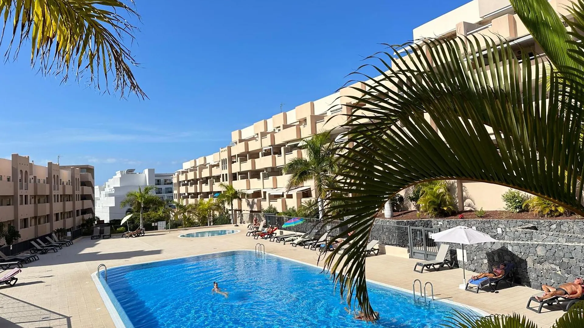 El Horno Apartment Playa Paraiso contacts